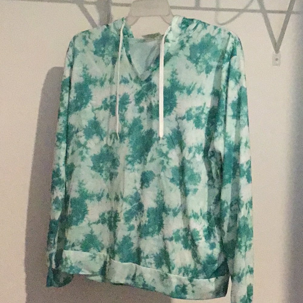 Green white long sleeve